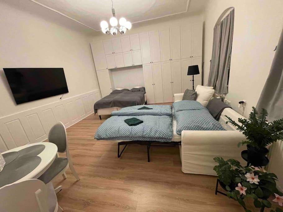 Good Old Times Apartment Μπρατισλάβα Εξωτερικό φωτογραφία