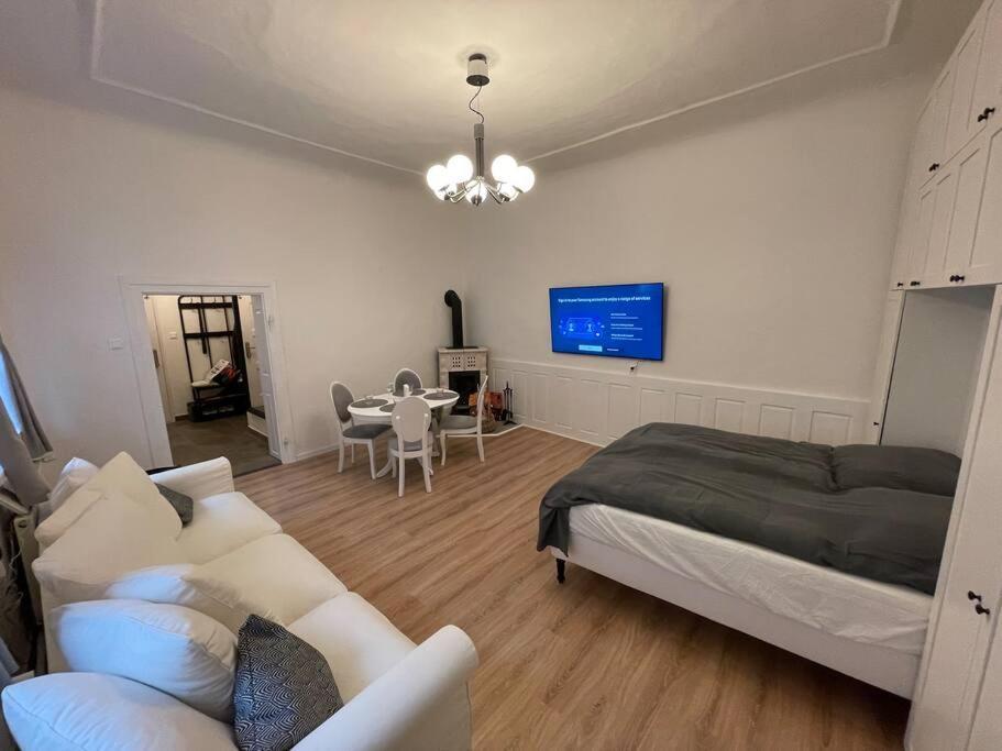 Good Old Times Apartment Μπρατισλάβα Εξωτερικό φωτογραφία